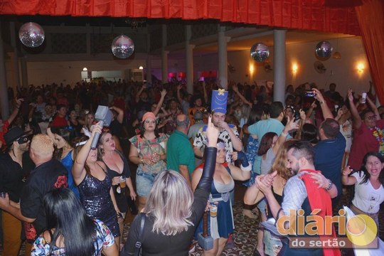 Baile da Saudade resgata os tradicionais carnavais de Cajazeiras com foliões de várias gerações