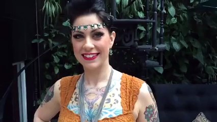DANIELLE COLBY MANDA RECADO PARA O BRASIL