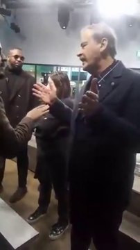 Vicente Fox eres un traidor a la patria le dicen migrantes