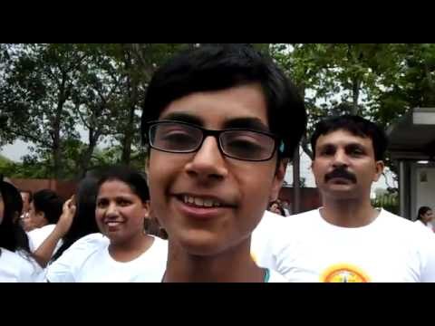 राजपथ पर योग करके काफी खुश नज़र आए लोग