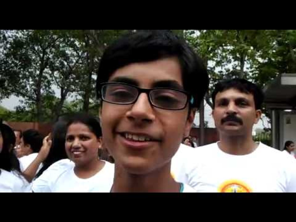 राजपथ पर योग करके काफी खुश नज़र आए लोग