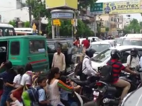 people of kanpur facing heavy traffic jam in city