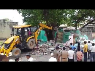 Demolistion of house in basti by administration