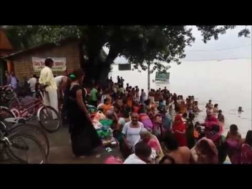 people took bath in the ganga on ending of sawan