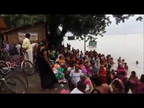 people took bath in the ganga on ending of sawan