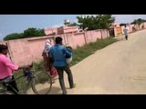 Man took his father to hospital by carrying on hand in pratapgarh
