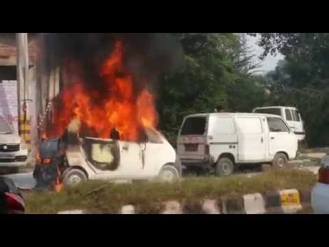 Nangloi najafgarh road car fire no casualties in Delhi