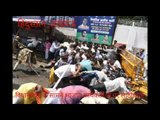 lathi charge in Lucknow