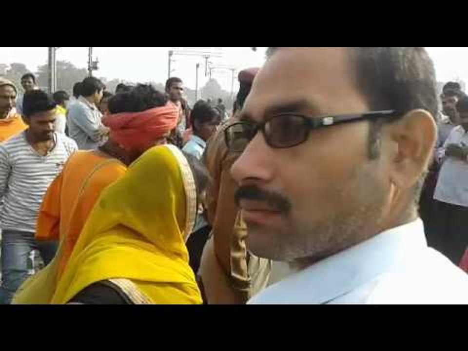 Two girls crashed in train in bihar while listening music with ear phone