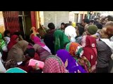 Baghpat- Lathi charged on the crowd outside the bank