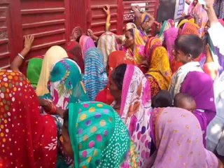 Bihar flood victims from the siege to DM