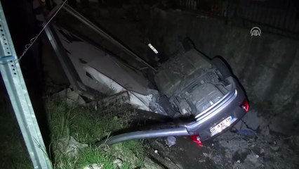 Otomobil kanala devrildi: 4 yaralı - MUĞLA