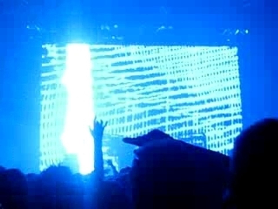 Chemical Brothers - Nude Night (live @ Zenith Paris)
