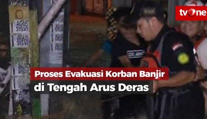 Evakuasi Korban Banjir di Tengah Arus Deras