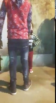 اس بچی کو ایک بار دیکھو کیا چیز ھے یه