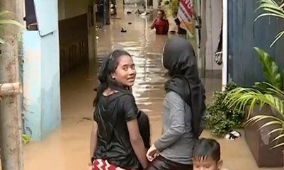 Selasa Pagi, Kampung Pulo Masih Banjir
