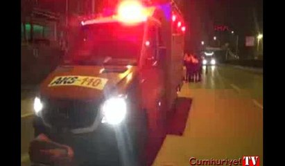 Otomobil, park halindeki minibüslere çarptı: 2 ölü