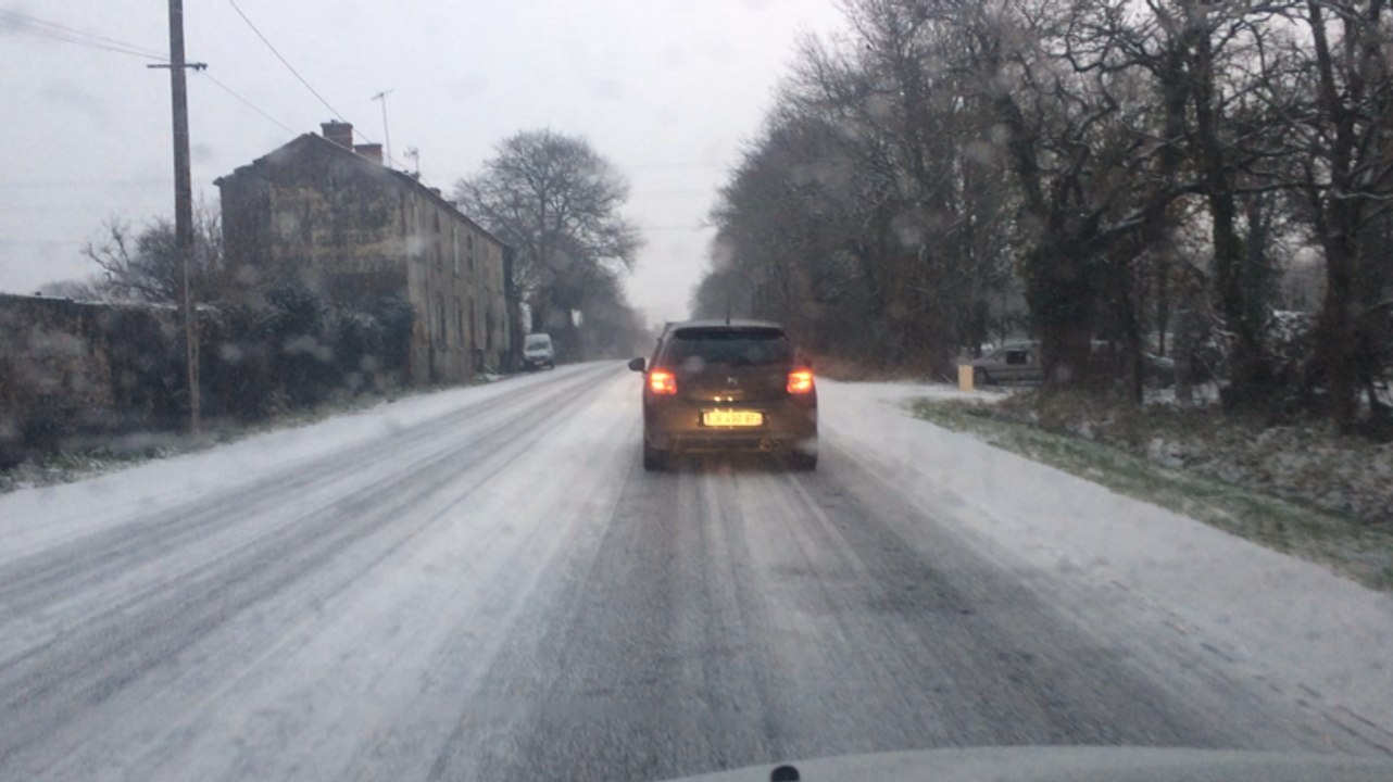 Neige aux entrées de la Roche
