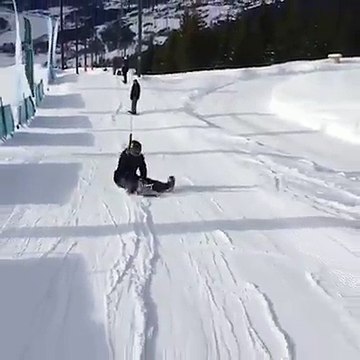 Quand tu ne maitrises pas totalement le tire-fesse au ski... Honte