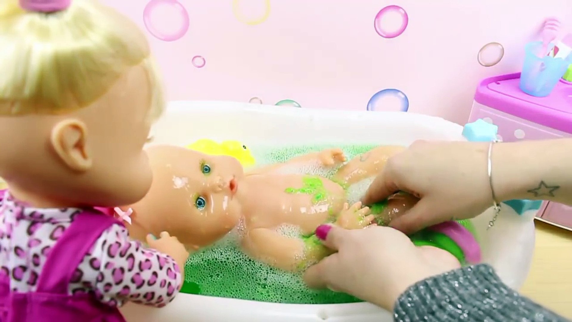 Aventuras en baño Bebés Nenuco Hermanitas Traviesas | Baño de Slime Baff - video Dailymotion