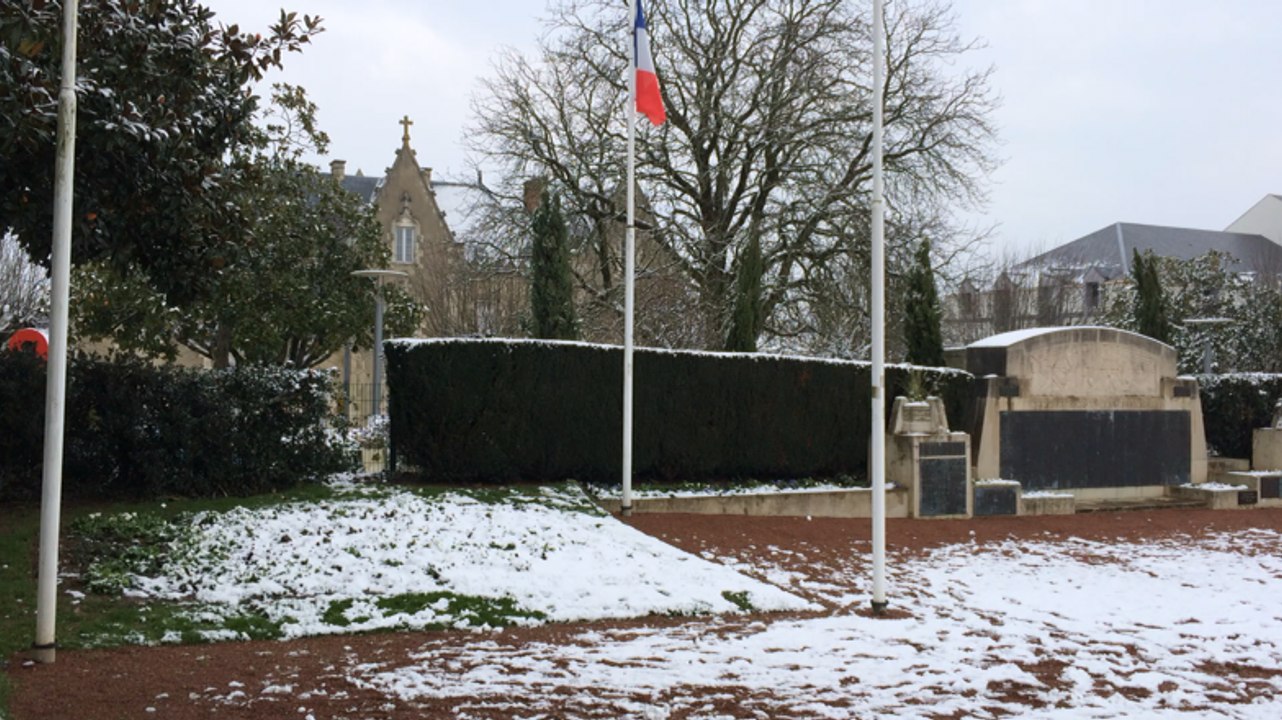 Batailles et bonhomme de neige place Napoléon