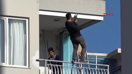 Antalya-Balkon Demirinde Ölüme Meydan Okuyan Çalışma