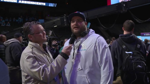 Il se fait passer pour un joueur des Patriots avant le Super Bowl !! Superbe Prank de ce journaliste Allemand !