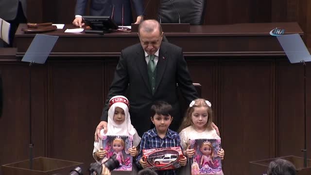 Küçük Çocuklar AK Parti Grup Toplantısına Damga Vurdu