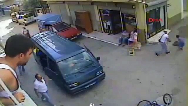 ADANA'da İKİNCİ KATTAN Kavgaya Atladı Kavga için 2 Kattan Atlayan ÇILGIN Adam