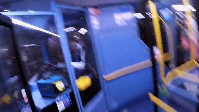Un motard piégé par un chauffeur de bus (Road rage)