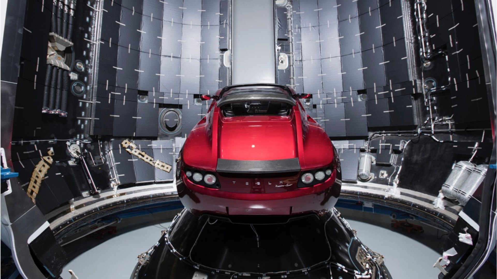 Elon Musk envoie sa voiture dans l'espace