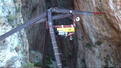 Kaputaş’a iş makinası sokan başkan: Çivi bile çakmıyoruz