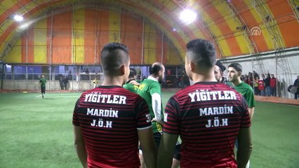 Afrin'e gidecek Mehmetçik'e moral maçı - MARDİN