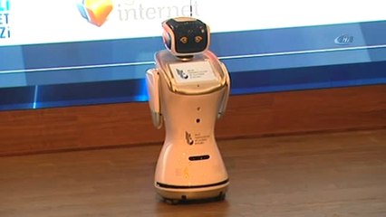 Ulaştırma Bakanı Arslan'ın Katıldığı 'Güvenli İnternet Günü' Programının Sunuculuğunu Robot Yaptı