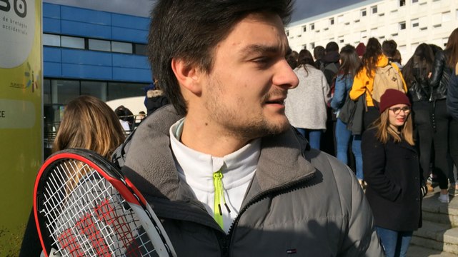 Fac de sports. Les étudiants veulent des postes de profs titulaires