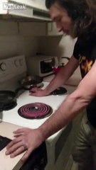 Un idiot met volontairement son bras sur une plaque chauffante