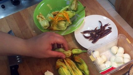Fiori di zucca in pastella ripieni