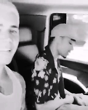 @justinbieber: Meu melhor amigo, esse é o meu melhor amigo [deletado]