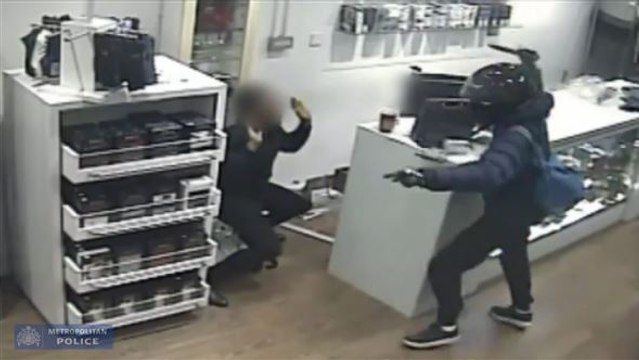 Brutaler Überfall: Messerattacke in Designerladen