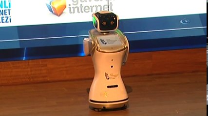 Bakan Arslan, Sözünü Kesen Robota Tepki Gösterdi