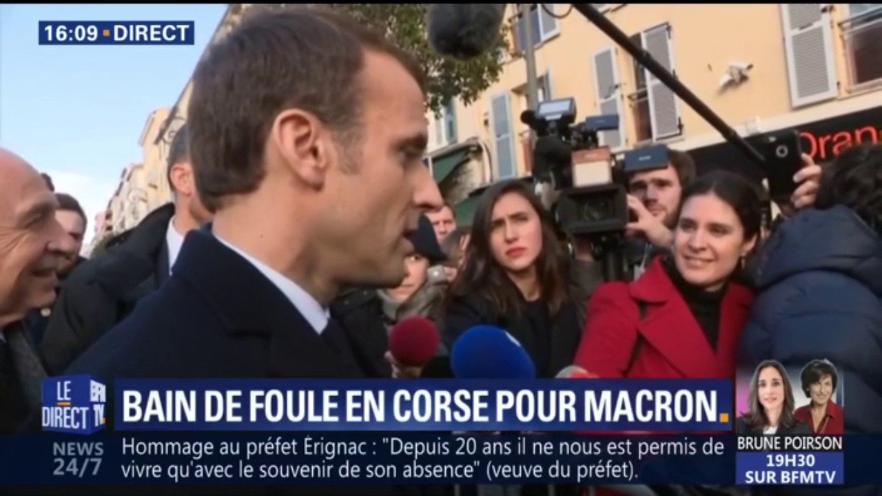 "L’histoire de la Corse est dans la République", déclare Macron en allant à la mairie d'Ajaccio