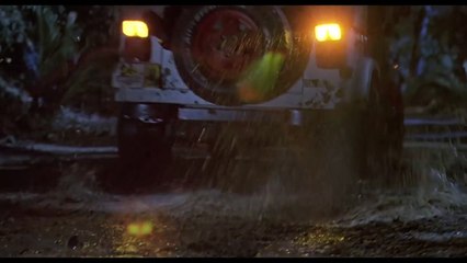 Jeff Goldblum tente d'échapper à un T. rex au volant d'une Jeep dans une nouvelle publicité