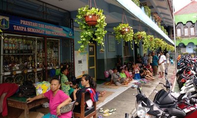 Warga Kampung Pulo Tempati Tiga Pos Pengungsian