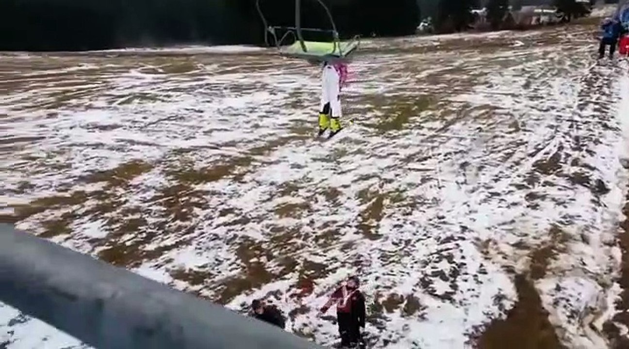 Elle passe une sale journée au ski... Ca c'est certain