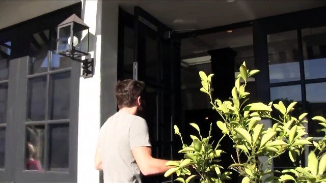 Jake Gyllenhaal Confronts Paparazzi After Taylor Swift Break Up [2011]