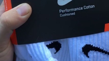 Il découvre le jour de Noël qui est le chouchou de la famille