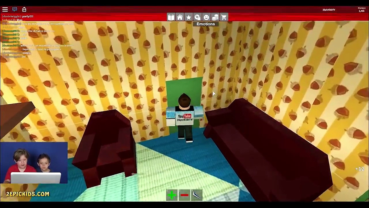 Playing ROBLOX: Work at a Pizza Place with Daniel Wiggle! (KIDS GAMING)