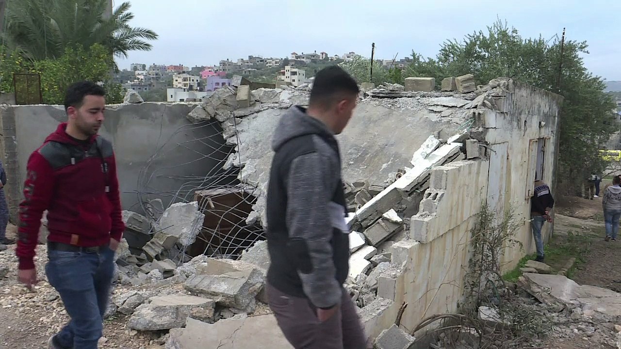 إسرائيل تقتل فلسطينيا يشتبه أنه منفذ عملية قتل...