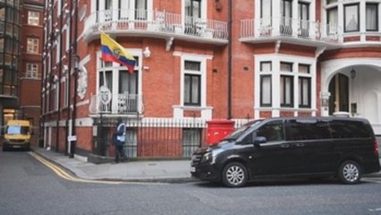 Reino Unido confirma orden de detención contra Assange y Ecuador mantiene protección