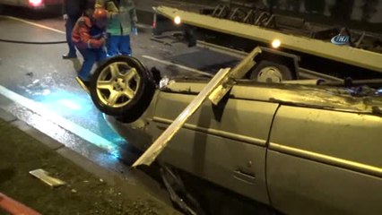 Refüje Çarpan Otomobil Takla Attı: 2 Yaralı